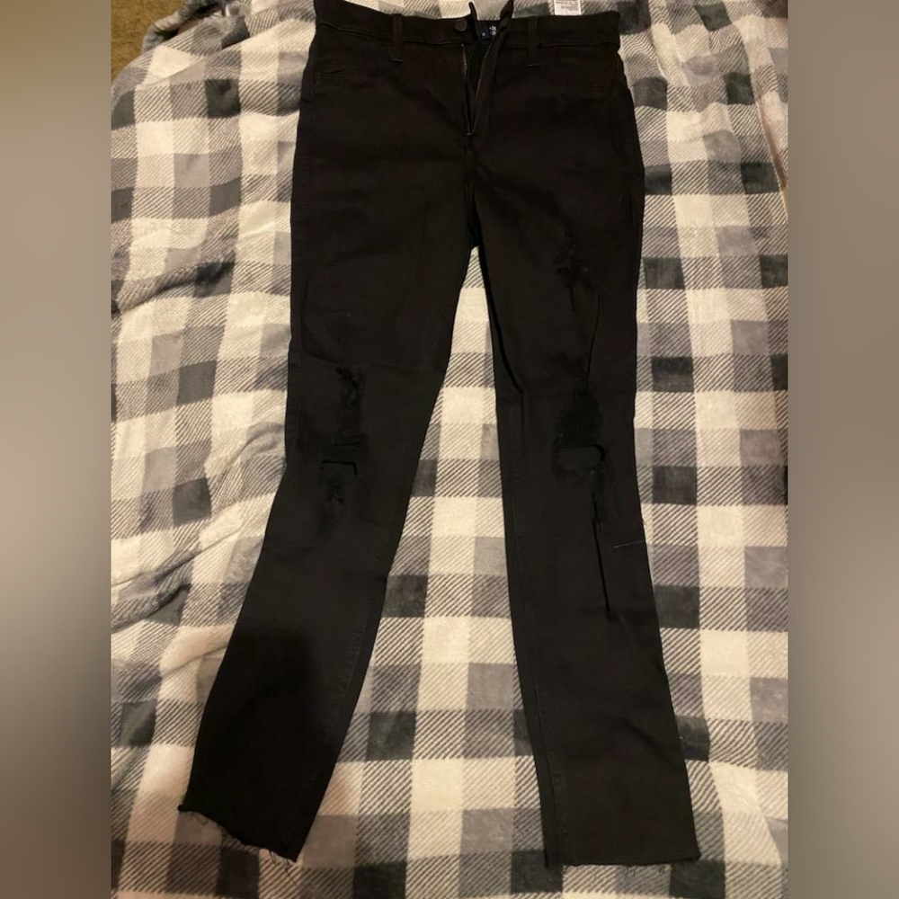 NWT Hollister Black Ultra High Rise Jean Jennings.  7 short